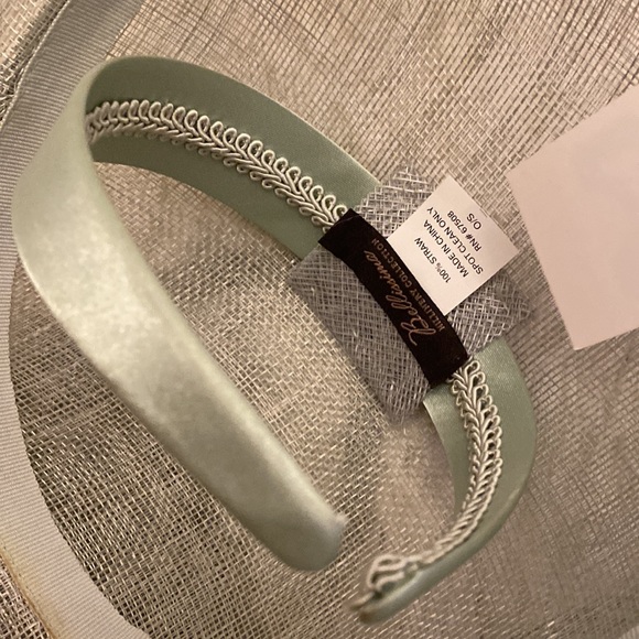 BELLISSIMA MILLINERY COLLECTION
Bow Sinamay Hatinator Hairslide one size green - Picture 7 of 8